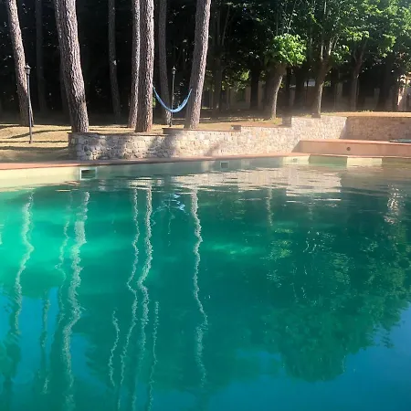 Baron's With Pool And Park 시타델라피에베